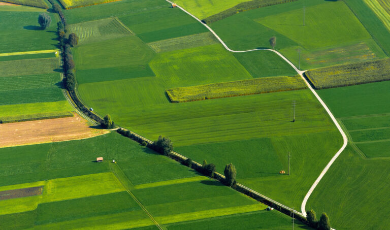 Levantamento e conferência da área real construída: precisão técnica e segurança jurídica com a AMBRA